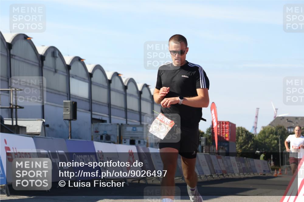 03.10.2025 - Köhlbrandbrückenlauf Luisa Fischer http://msf.ph/oto/9026497 03.10.2025 12:55:06 Ziel 5765, 6410 meine-sportfotos.de