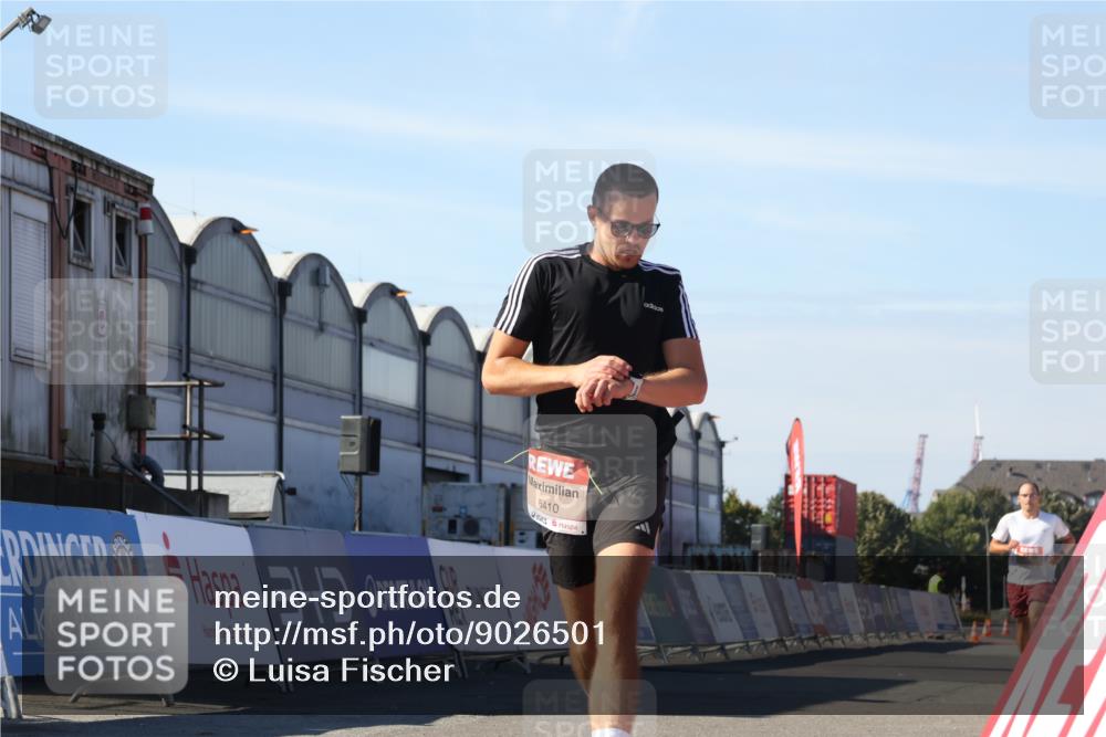 03.10.2025 - Köhlbrandbrückenlauf Luisa Fischer http://msf.ph/oto/9026501 03.10.2025 12:55:07 Ziel 5765, 6130, 6410 meine-sportfotos.de
