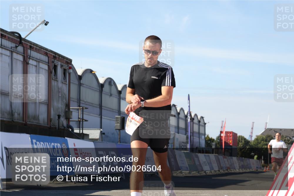 03.10.2025 - Köhlbrandbrückenlauf Luisa Fischer http://msf.ph/oto/9026504 03.10.2025 12:55:07 Ziel 5765, 6130, 6410 meine-sportfotos.de