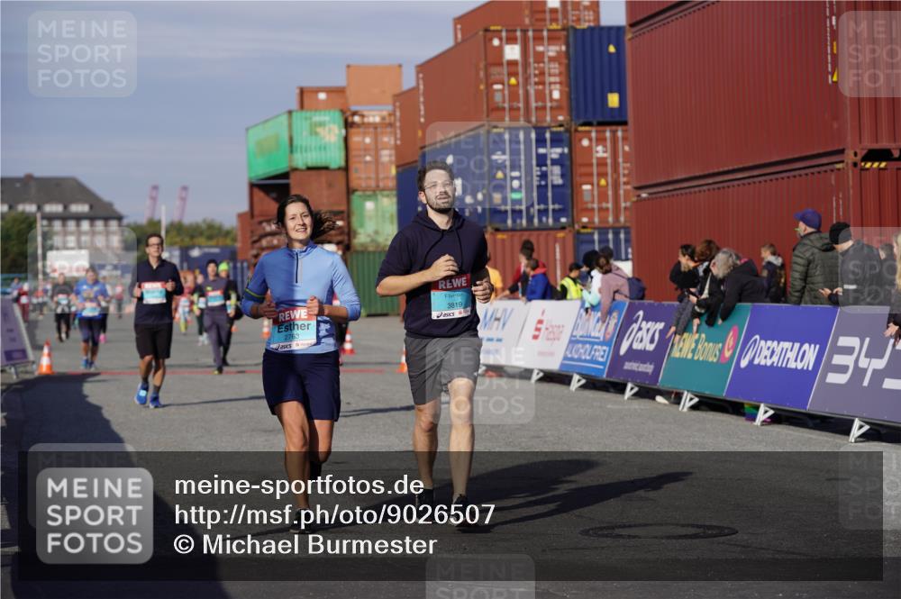 03.10.2025 - Köhlbrandbrückenlauf Michael Burmester http://msf.ph/oto/9026507 03.10.2025 10:30:09 Ziel 1358, 2067, 2092, 2112, 2325, 2326, 2763, 3607, 3784, 3819 meine-sportfotos.de