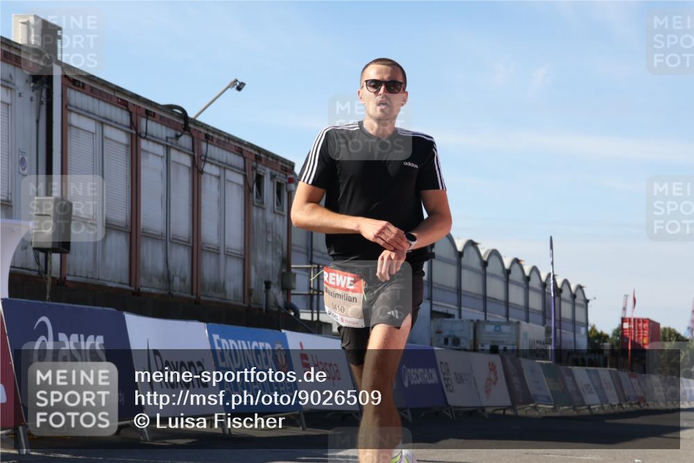 03.10.2025 - Köhlbrandbrückenlauf Luisa Fischer http://msf.ph/oto/9026509 03.10.2025 12:55:07 Ziel 5765, 6130, 6410 meine-sportfotos.de