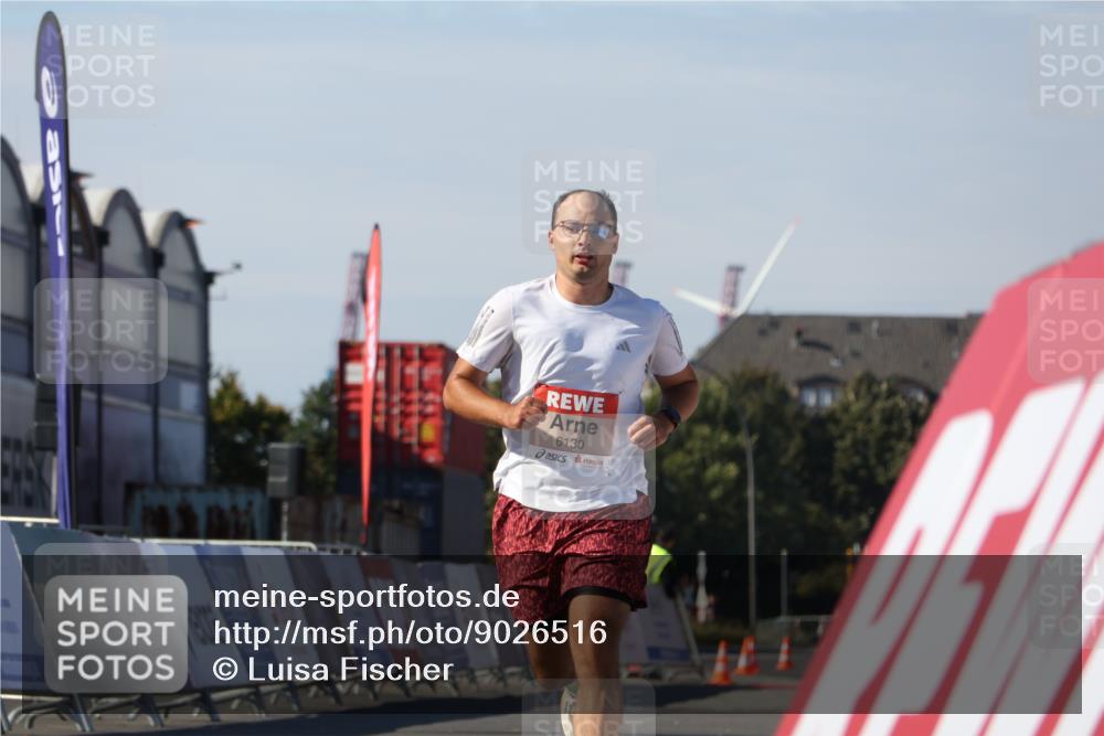 03.10.2025 - Köhlbrandbrückenlauf Luisa Fischer http://msf.ph/oto/9026516 03.10.2025 12:55:09 Ziel 5765, 6130, 6410 meine-sportfotos.de