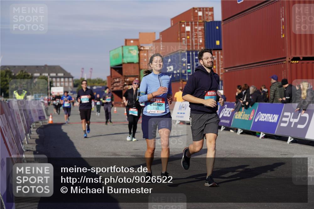 03.10.2025 - Köhlbrandbrückenlauf Michael Burmester http://msf.ph/oto/9026522 03.10.2025 10:30:10 Ziel 1358, 2325, 2326, 2763, 3657, 3784, 3819 meine-sportfotos.de