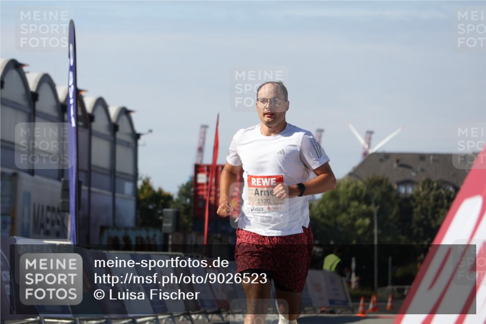 03.10.2025 - Köhlbrandbrückenlauf Luisa Fischer http://msf.ph/oto/9026523 03.10.2025 12:55:10 Ziel 5765, 6130, 6410 meine-sportfotos.de