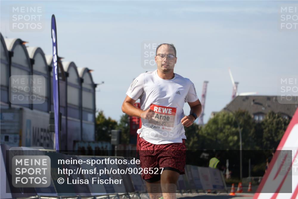 03.10.2025 - Köhlbrandbrückenlauf Luisa Fischer http://msf.ph/oto/9026527 03.10.2025 12:55:10 Ziel 5765, 6130, 6410 meine-sportfotos.de