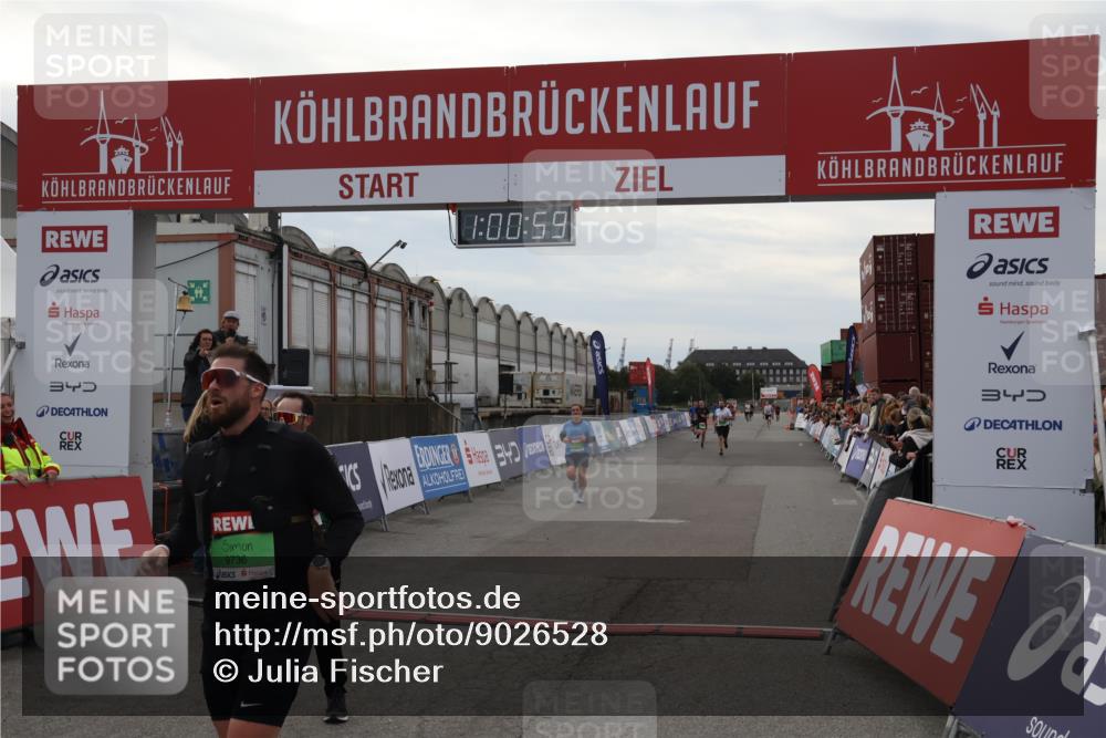 03.10.2025 - Köhlbrandbrückenlauf Julia Fischer http://msf.ph/oto/9026528 03.10.2025 16:01:00 Ziel 7223, 7294, 7396, 7522, 7561, 8676, 8883, 8940, 9736 meine-sportfotos.de