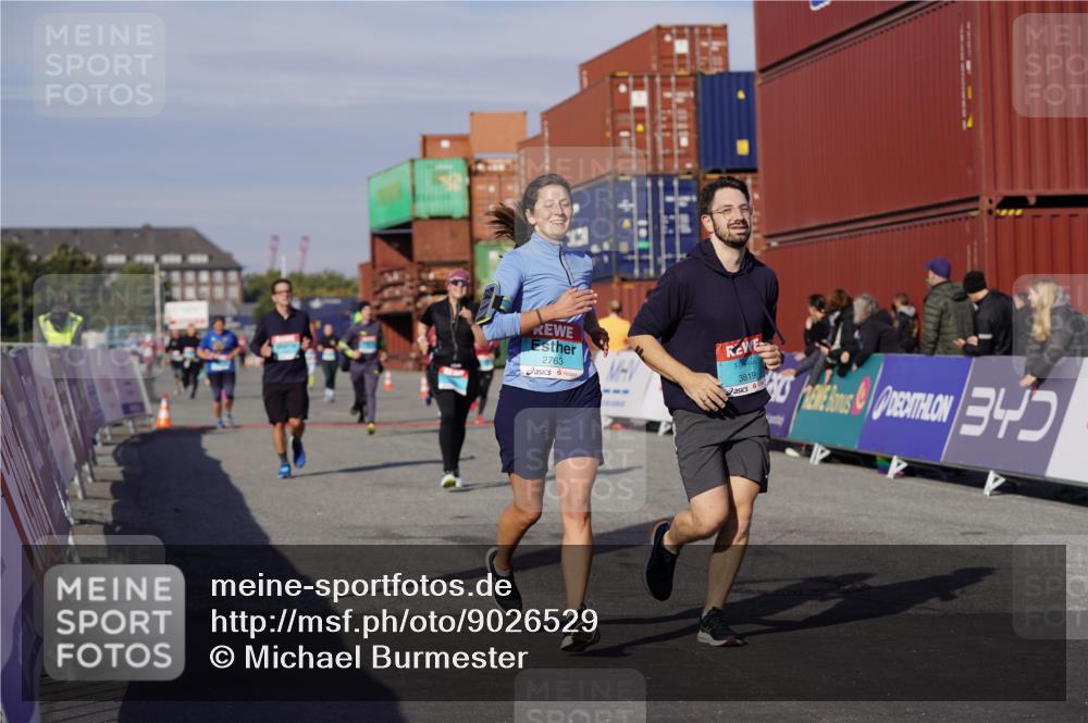 03.10.2025 - Köhlbrandbrückenlauf Michael Burmester http://msf.ph/oto/9026529 03.10.2025 10:30:10 Ziel 1358, 2325, 2326, 2763, 3657, 3784, 3819 meine-sportfotos.de