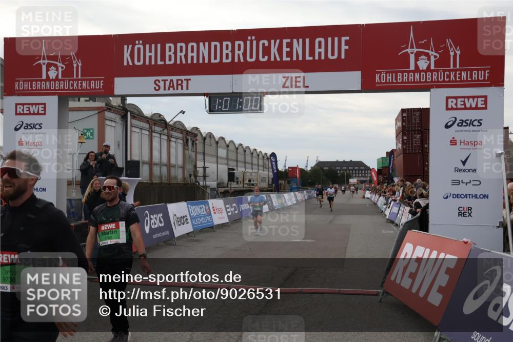 03.10.2025 - Köhlbrandbrückenlauf Julia Fischer http://msf.ph/oto/9026531 03.10.2025 16:01:00 Ziel 7223, 7294, 7396, 7522, 7561, 8676, 8883, 8940, 9736 meine-sportfotos.de