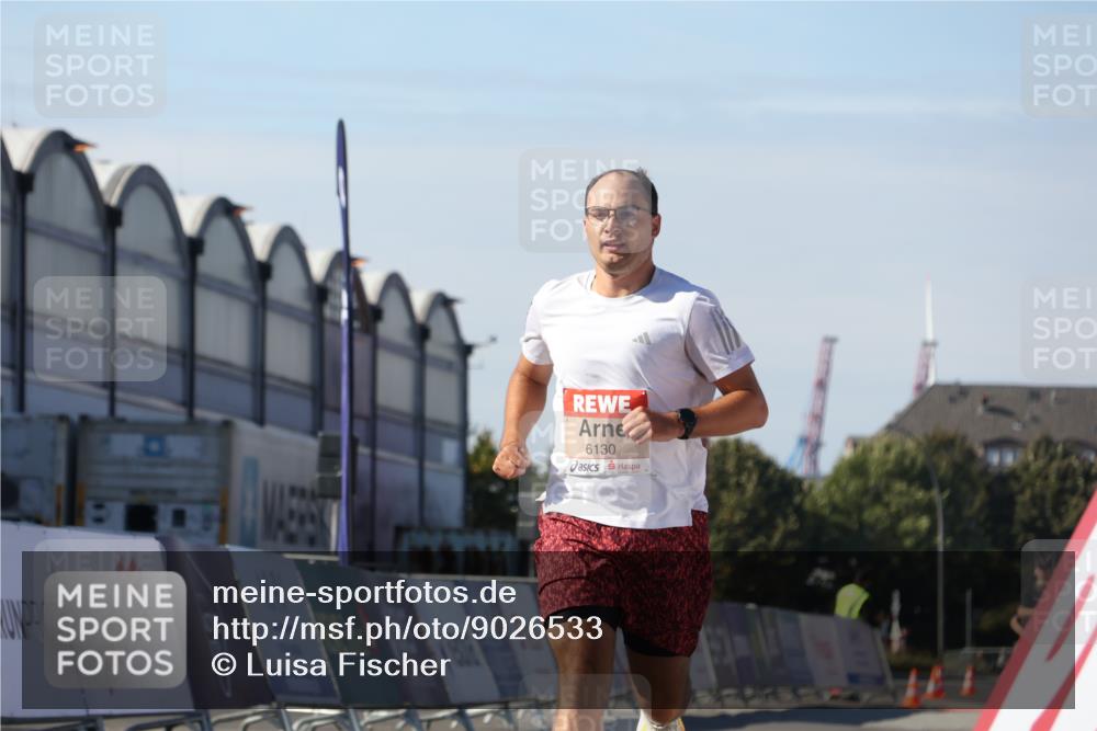 03.10.2025 - Köhlbrandbrückenlauf Luisa Fischer http://msf.ph/oto/9026533 03.10.2025 12:55:10 Ziel 5765, 6130, 6410 meine-sportfotos.de