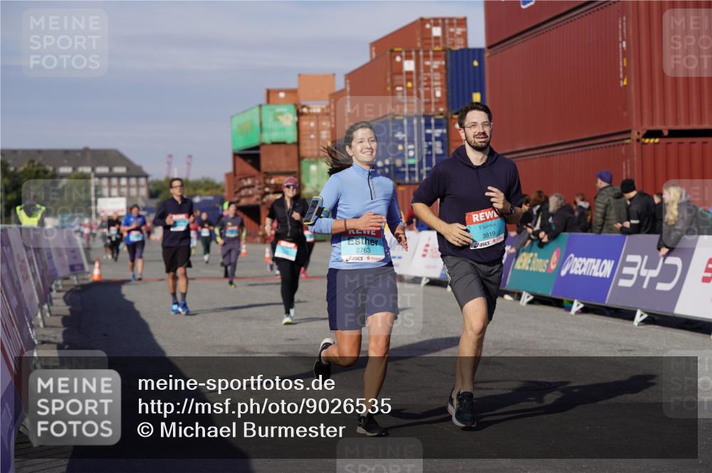 03.10.2025 - Köhlbrandbrückenlauf Michael Burmester http://msf.ph/oto/9026535 03.10.2025 10:30:10 Ziel 1358, 2325, 2326, 2763, 3657, 3784, 3819 meine-sportfotos.de