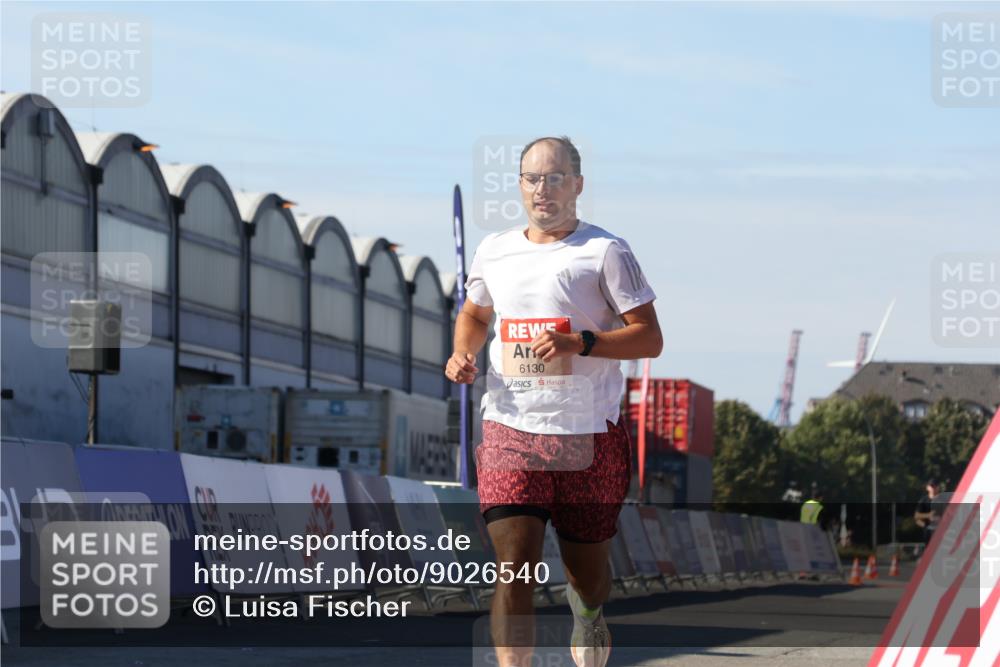 03.10.2025 - Köhlbrandbrückenlauf Luisa Fischer http://msf.ph/oto/9026540 03.10.2025 12:55:11 Ziel 5765, 6130, 6410 meine-sportfotos.de