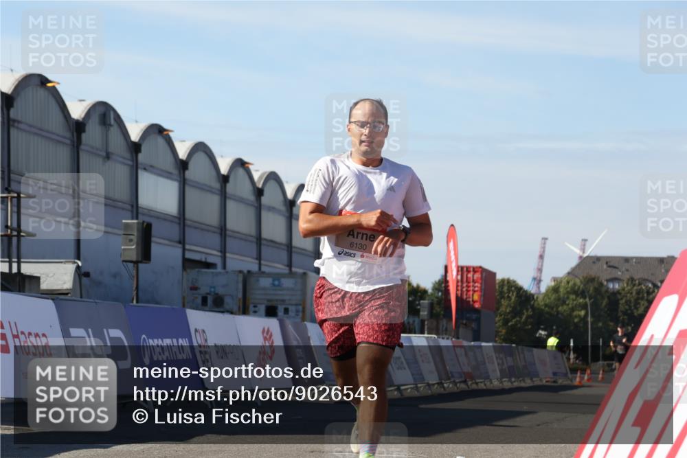 03.10.2025 - Köhlbrandbrückenlauf Luisa Fischer http://msf.ph/oto/9026543 03.10.2025 12:55:11 Ziel 5765, 6130, 6410 meine-sportfotos.de