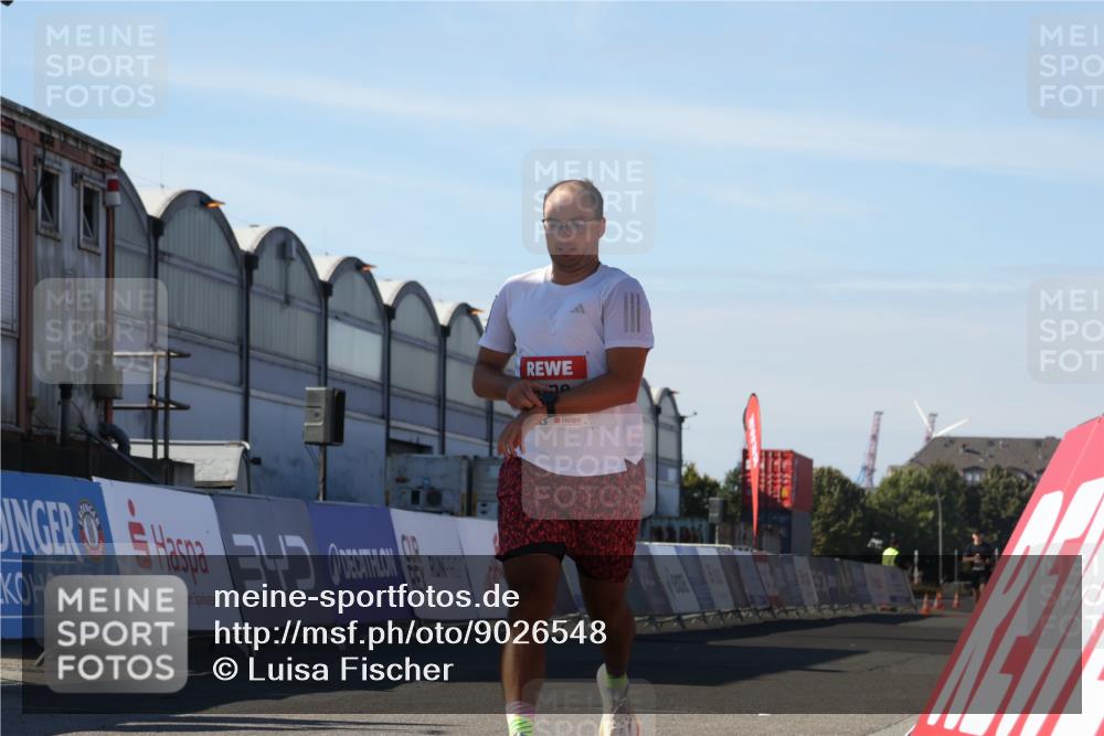 03.10.2025 - Köhlbrandbrückenlauf Luisa Fischer http://msf.ph/oto/9026548 03.10.2025 12:55:12 Ziel 6130, 6410 meine-sportfotos.de
