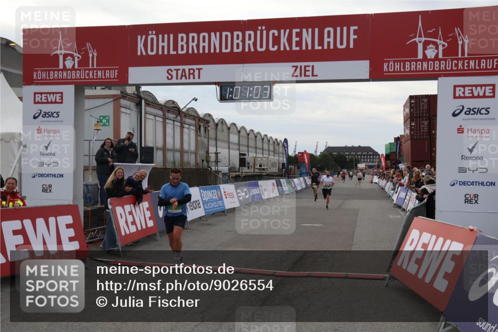 03.10.2025 - Köhlbrandbrückenlauf Julia Fischer http://msf.ph/oto/9026554 03.10.2025 16:01:03 Ziel 7294, 7396, 7522, 8676, 8855, 8883, 9736 meine-sportfotos.de