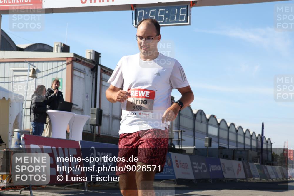 03.10.2025 - Köhlbrandbrückenlauf Luisa Fischer http://msf.ph/oto/9026571 03.10.2025 12:55:14 Ziel 6130, 6410 meine-sportfotos.de