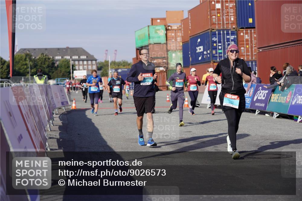 03.10.2025 - Köhlbrandbrückenlauf Michael Burmester http://msf.ph/oto/9026573 03.10.2025 10:30:13 Ziel 1358, 2267, 2497, 2498, 2726, 2727, 2763, 3657, 3784, 3819 meine-sportfotos.de