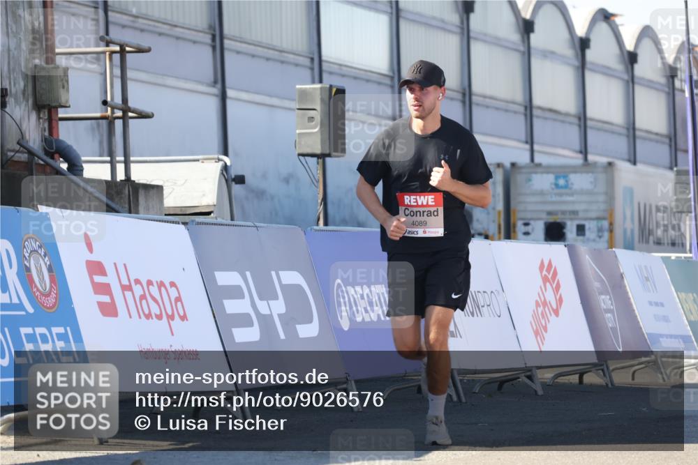 03.10.2025 - Köhlbrandbrückenlauf Luisa Fischer http://msf.ph/oto/9026576 03.10.2025 12:55:26 Ziel 4089, 4233, 6091 meine-sportfotos.de
