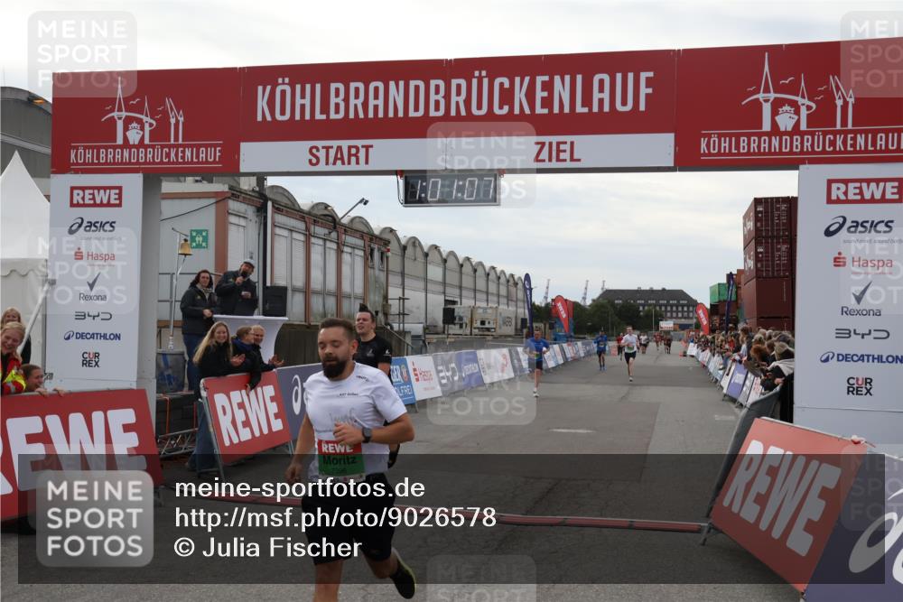 03.10.2025 - Köhlbrandbrückenlauf Julia Fischer http://msf.ph/oto/9026578 03.10.2025 16:01:07 Ziel 7294, 7396, 7398, 8676, 8855, 9589, 9736 meine-sportfotos.de