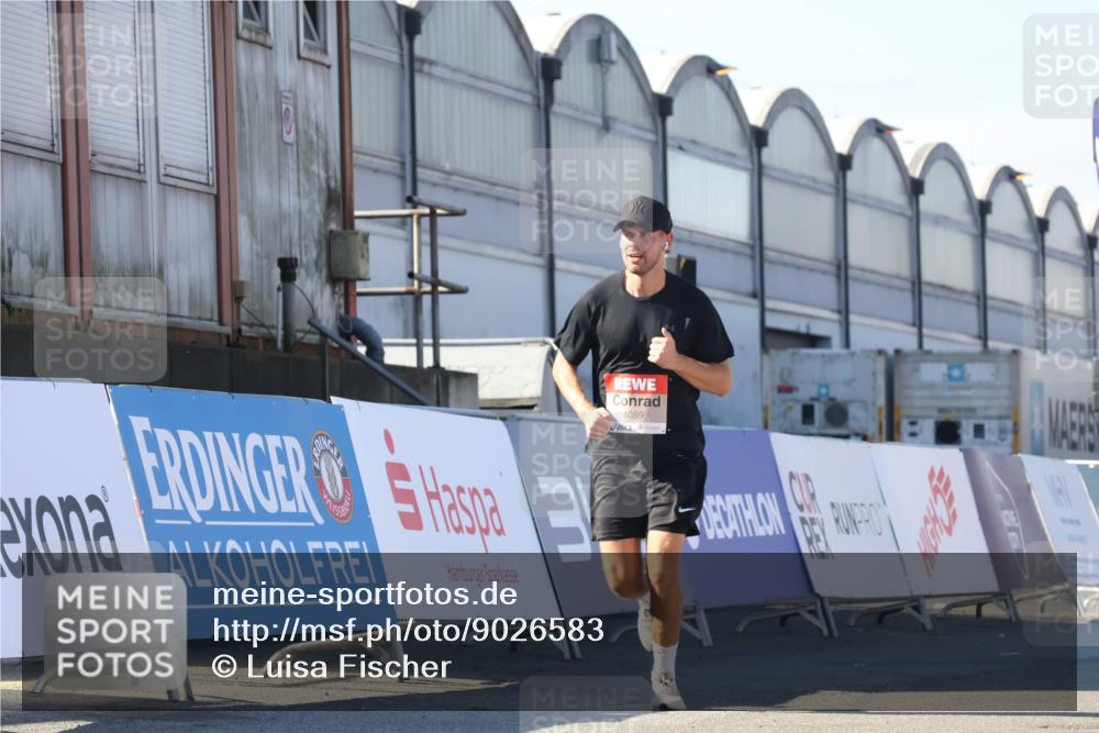 03.10.2025 - Köhlbrandbrückenlauf Luisa Fischer http://msf.ph/oto/9026583 03.10.2025 12:55:27 Ziel 4089, 4233, 6091 meine-sportfotos.de