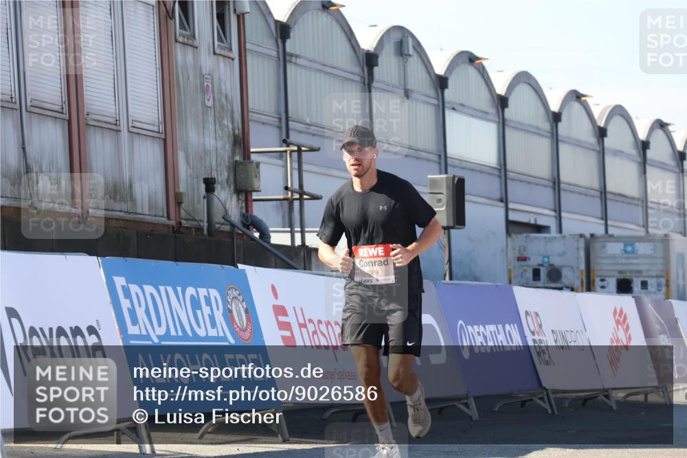 03.10.2025 - Köhlbrandbrückenlauf Luisa Fischer http://msf.ph/oto/9026586 03.10.2025 12:55:27 Ziel 4089, 4233, 6091 meine-sportfotos.de