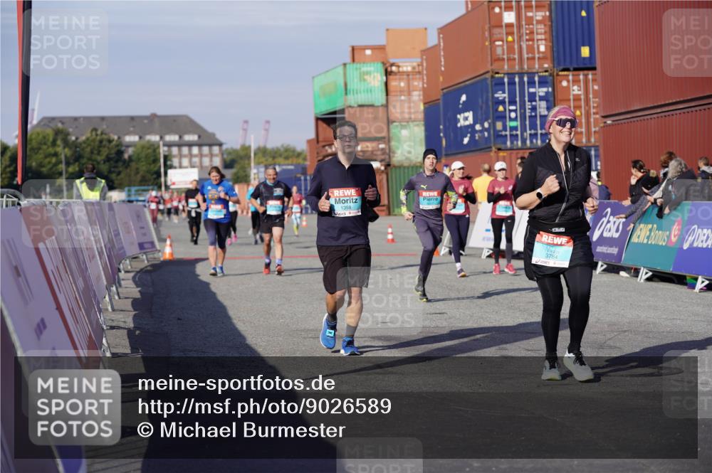 03.10.2025 - Köhlbrandbrückenlauf Michael Burmester http://msf.ph/oto/9026589 03.10.2025 10:30:13 Ziel 1358, 2267, 2497, 2498, 2726, 2727, 2763, 3657, 3784, 3819 meine-sportfotos.de