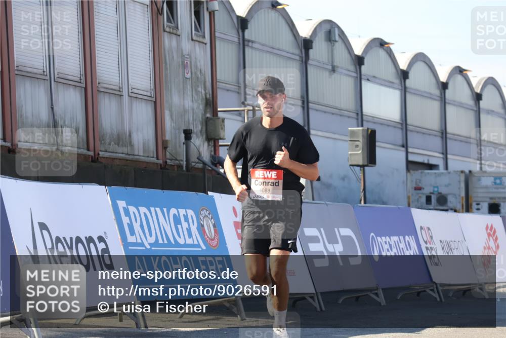 03.10.2025 - Köhlbrandbrückenlauf Luisa Fischer http://msf.ph/oto/9026591 03.10.2025 12:55:27 Ziel 4089, 4233, 6091 meine-sportfotos.de