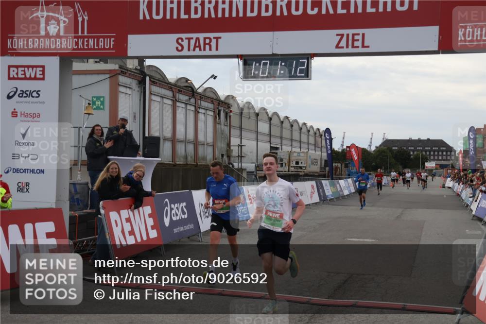 03.10.2025 - Köhlbrandbrückenlauf Julia Fischer http://msf.ph/oto/9026592 03.10.2025 16:01:12 Ziel 7282, 7294, 7396, 7398, 8855, 9589 meine-sportfotos.de