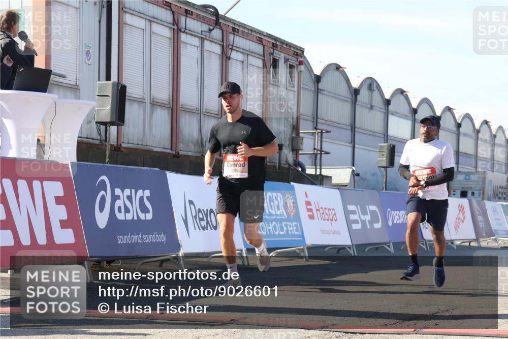 03.10.2025 - Köhlbrandbrückenlauf Luisa Fischer http://msf.ph/oto/9026601 03.10.2025 12:55:28 Ziel 4089, 4104, 4233, 6091 meine-sportfotos.de