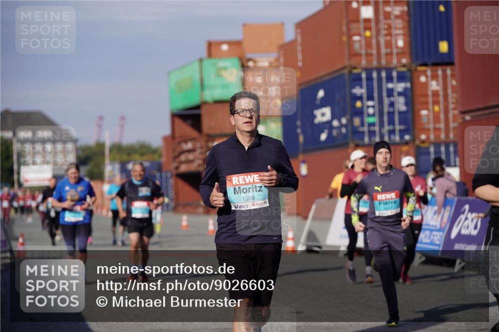 03.10.2025 - Köhlbrandbrückenlauf Michael Burmester http://msf.ph/oto/9026603 03.10.2025 10:30:14 Ziel 1358, 2267, 2497, 2498, 2726, 2727, 2763, 3657, 3784, 3819 meine-sportfotos.de