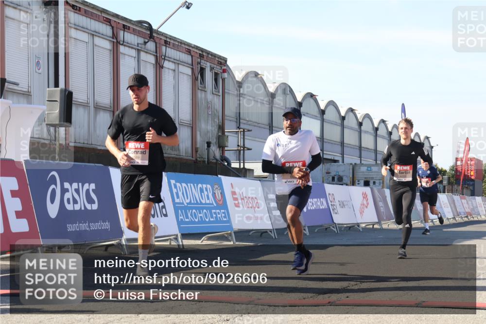 03.10.2025 - Köhlbrandbrückenlauf Luisa Fischer http://msf.ph/oto/9026606 03.10.2025 12:55:29 Ziel 4089, 4104, 4233, 6091 meine-sportfotos.de