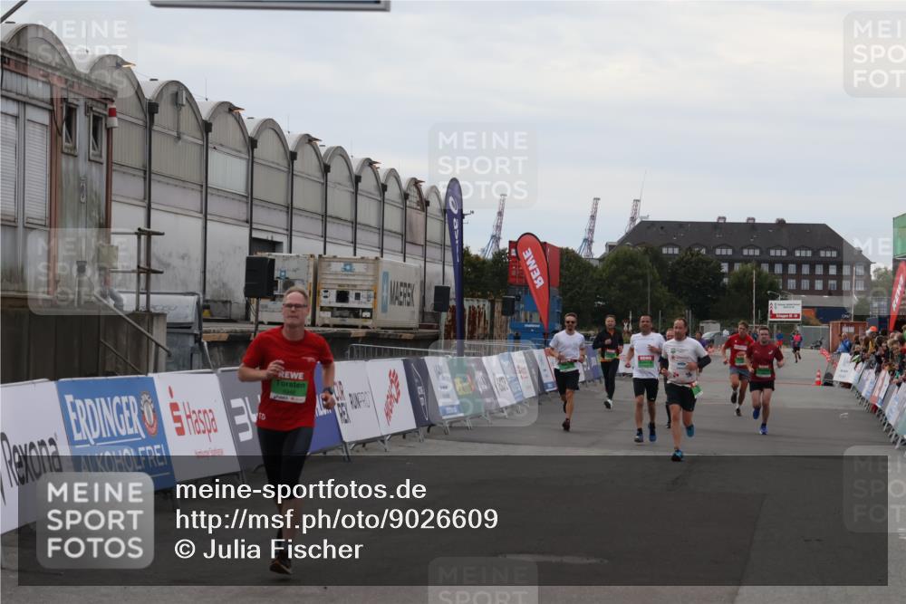 03.10.2025 - Köhlbrandbrückenlauf Julia Fischer http://msf.ph/oto/9026609 03.10.2025 16:01:21 Ziel 7282, 7372, 7398, 7965, 9346, 9589 meine-sportfotos.de
