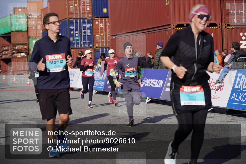 03.10.2025 - Köhlbrandbrückenlauf Michael Burmester http://msf.ph/oto/9026610 03.10.2025 10:30:15 Ziel 1358, 2267, 2497, 2498, 2726, 2727, 3657, 3784 meine-sportfotos.de