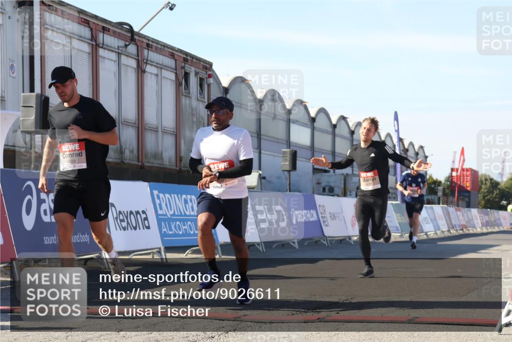 03.10.2025 - Köhlbrandbrückenlauf Luisa Fischer http://msf.ph/oto/9026611 03.10.2025 12:55:29 Ziel 4089, 4104, 4233, 6091 meine-sportfotos.de