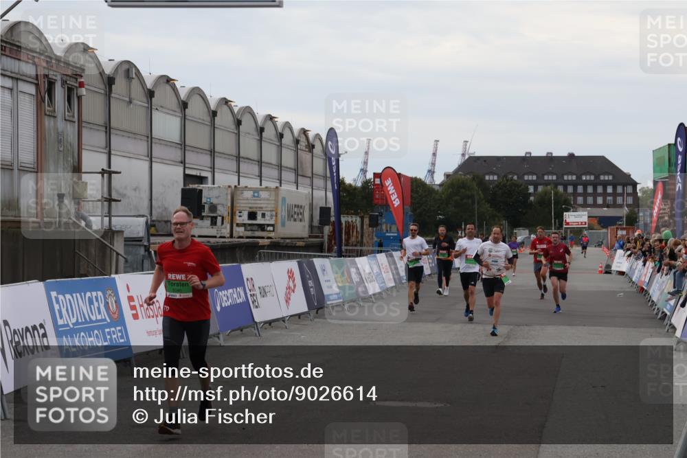 03.10.2025 - Köhlbrandbrückenlauf Julia Fischer http://msf.ph/oto/9026614 03.10.2025 16:01:21 Ziel 7282, 7372, 7398, 7965, 9346, 9589 meine-sportfotos.de