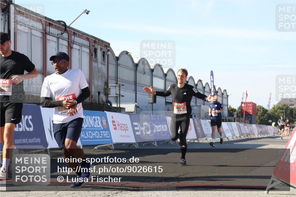 03.10.2025 - Köhlbrandbrückenlauf Luisa Fischer http://msf.ph/oto/9026615 03.10.2025 12:55:29 Ziel 4089, 4104, 4233, 6091 meine-sportfotos.de