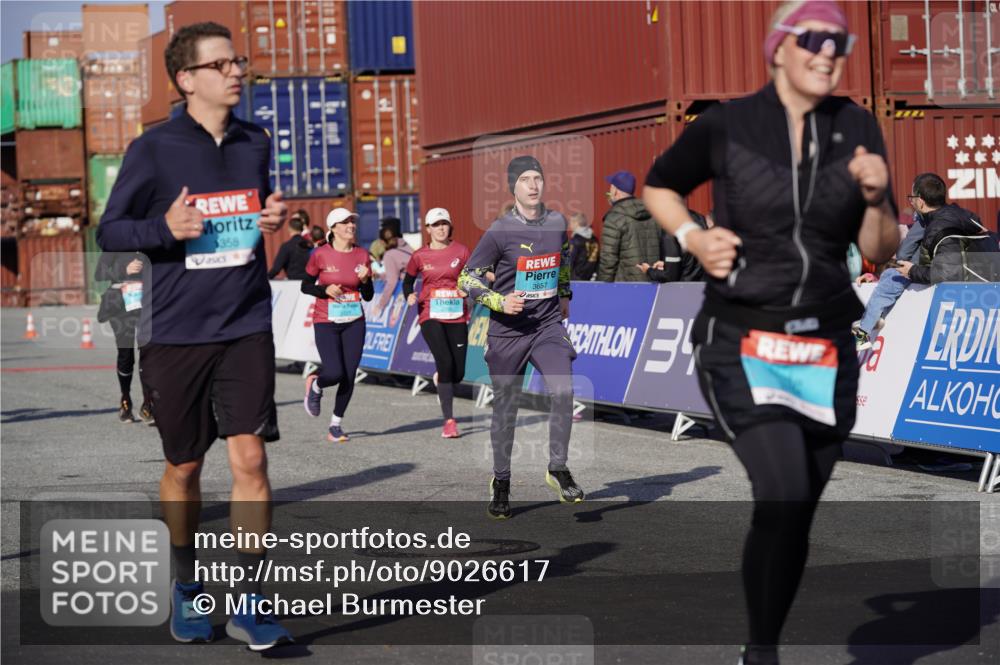 03.10.2025 - Köhlbrandbrückenlauf Michael Burmester http://msf.ph/oto/9026617 03.10.2025 10:30:15 Ziel 1358, 2267, 2497, 2498, 2726, 2727, 3657, 3784 meine-sportfotos.de
