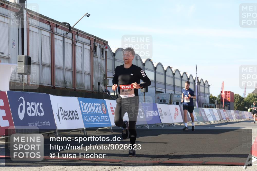 03.10.2025 - Köhlbrandbrückenlauf Luisa Fischer http://msf.ph/oto/9026623 03.10.2025 12:55:30 Ziel 4089, 4104, 4233, 6091 meine-sportfotos.de