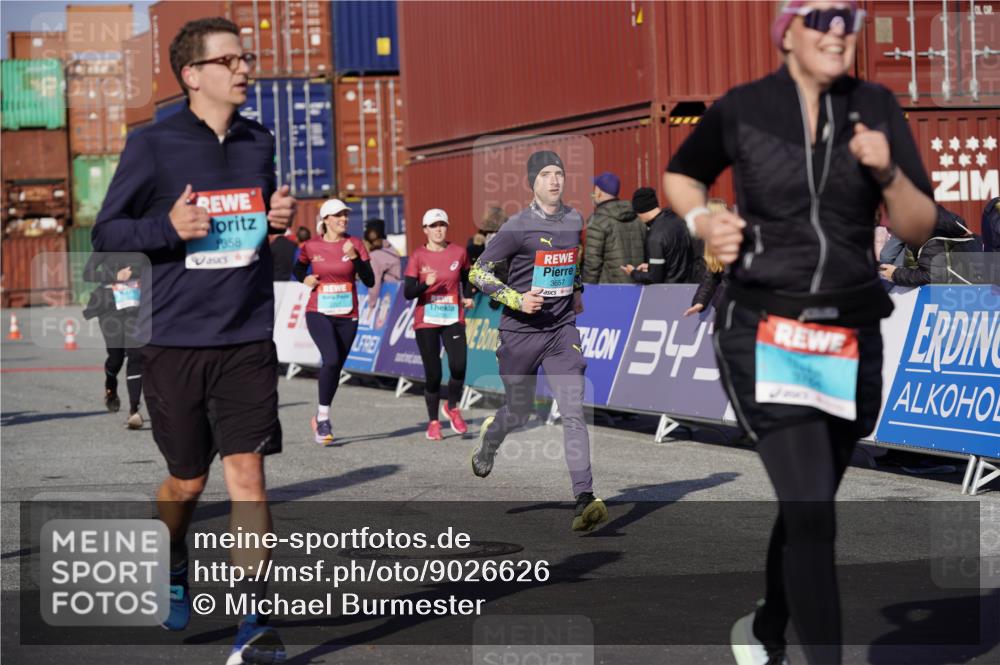 03.10.2025 - Köhlbrandbrückenlauf Michael Burmester http://msf.ph/oto/9026626 03.10.2025 10:30:15 Ziel 1358, 2267, 2497, 2498, 2726, 2727, 3657, 3784 meine-sportfotos.de