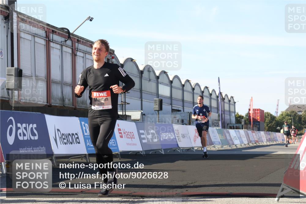 03.10.2025 - Köhlbrandbrückenlauf Luisa Fischer http://msf.ph/oto/9026628 03.10.2025 12:55:30 Ziel 4089, 4104, 4233, 6091 meine-sportfotos.de