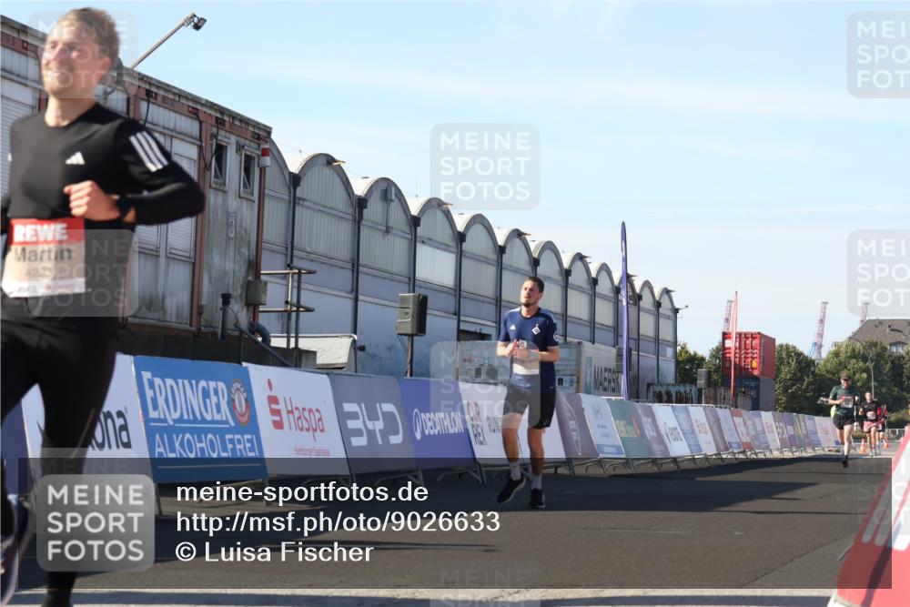 03.10.2025 - Köhlbrandbrückenlauf Luisa Fischer http://msf.ph/oto/9026633 03.10.2025 12:55:31 Ziel 4089, 4104, 4233, 6091 meine-sportfotos.de