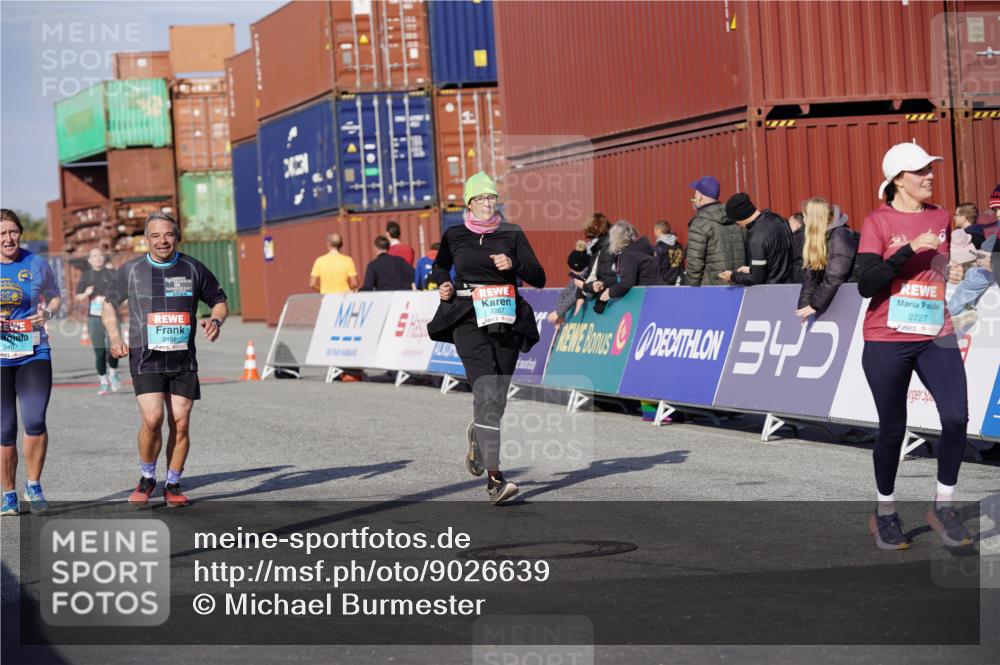 03.10.2025 - Köhlbrandbrückenlauf Michael Burmester http://msf.ph/oto/9026639 03.10.2025 10:30:18 Ziel 1358, 2267, 2386, 2497, 2498, 2726, 2727, 3657 meine-sportfotos.de