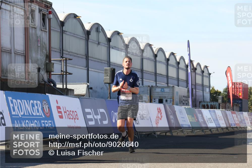 03.10.2025 - Köhlbrandbrückenlauf Luisa Fischer http://msf.ph/oto/9026640 03.10.2025 12:55:31 Ziel 4089, 4104, 4233, 6091 meine-sportfotos.de