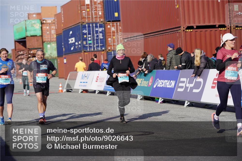 03.10.2025 - Köhlbrandbrückenlauf Michael Burmester http://msf.ph/oto/9026643 03.10.2025 10:30:18 Ziel 1358, 2267, 2386, 2497, 2498, 2726, 2727, 3657 meine-sportfotos.de