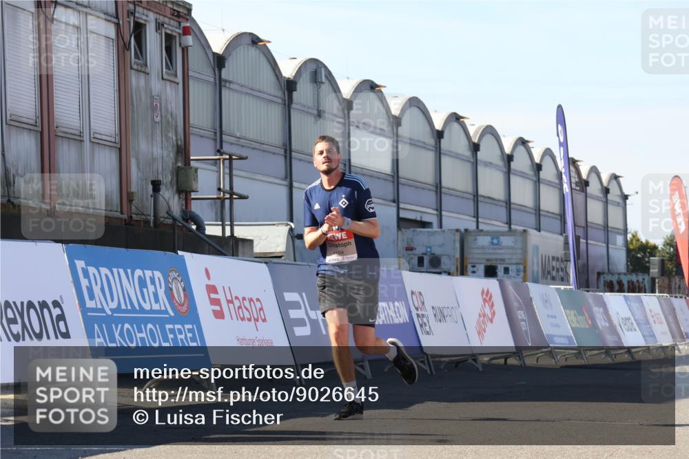 03.10.2025 - Köhlbrandbrückenlauf Luisa Fischer http://msf.ph/oto/9026645 03.10.2025 12:55:32 Ziel 4089, 4104, 4233, 6091 meine-sportfotos.de