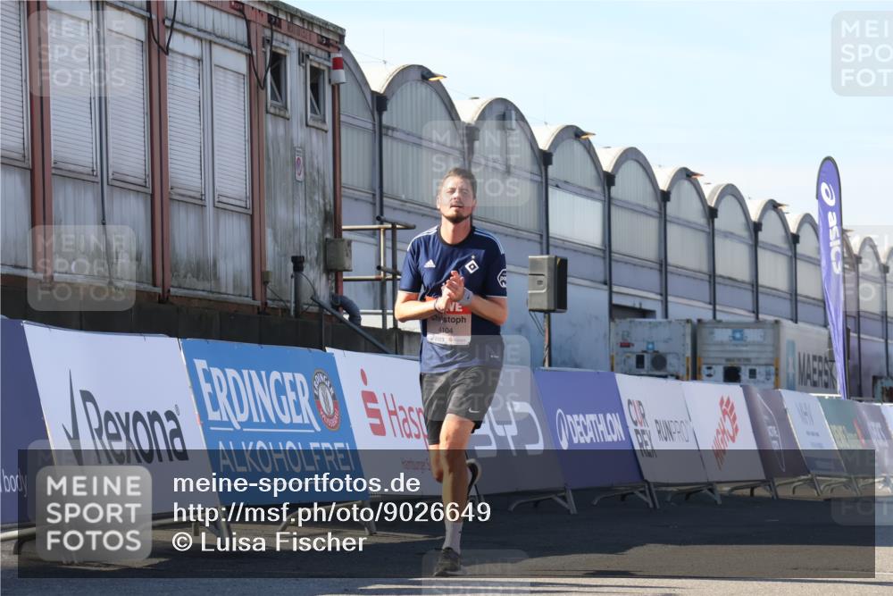 03.10.2025 - Köhlbrandbrückenlauf Luisa Fischer http://msf.ph/oto/9026649 03.10.2025 12:55:32 Ziel 4089, 4104, 4233, 6091 meine-sportfotos.de