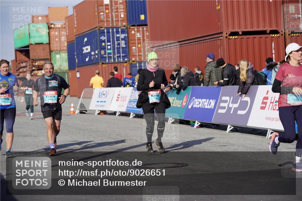 03.10.2025 - Köhlbrandbrückenlauf Michael Burmester http://msf.ph/oto/9026651 03.10.2025 10:30:18 Ziel 1358, 2267, 2386, 2497, 2498, 2726, 2727, 3657 meine-sportfotos.de
