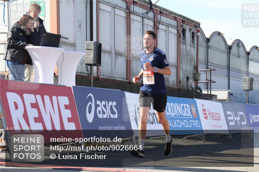 03.10.2025 - Köhlbrandbrückenlauf Luisa Fischer http://msf.ph/oto/9026664 03.10.2025 12:55:33 Ziel 4089, 4104, 4233, 6091 meine-sportfotos.de