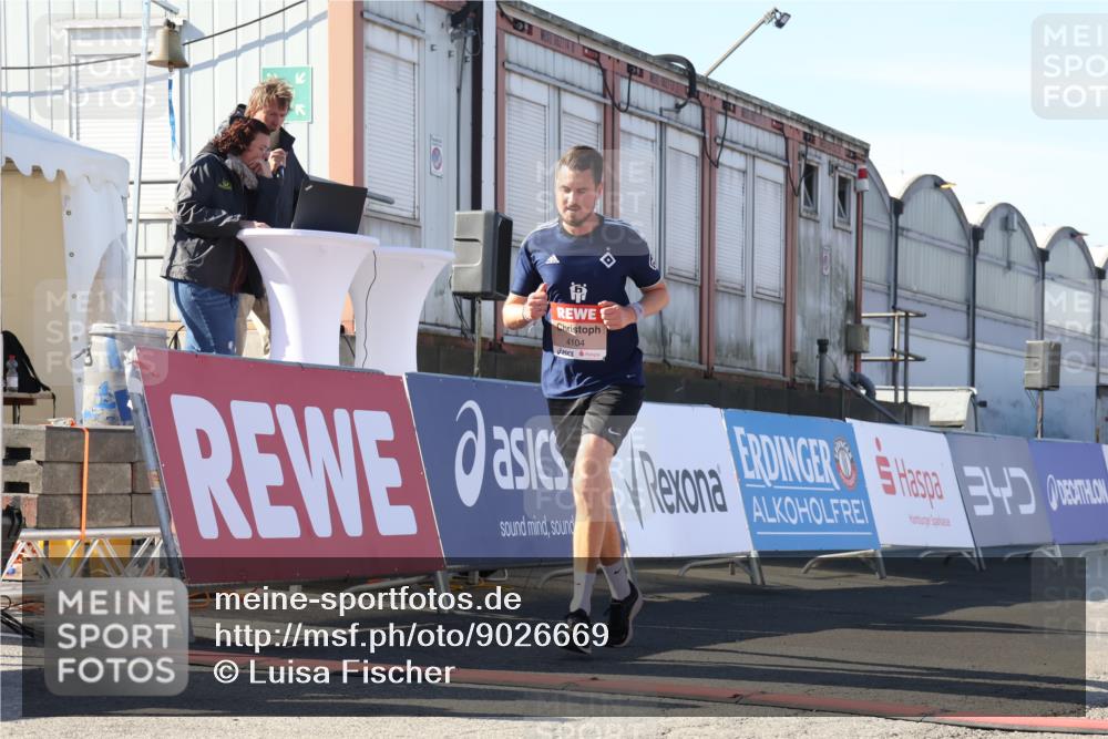 03.10.2025 - Köhlbrandbrückenlauf Luisa Fischer http://msf.ph/oto/9026669 03.10.2025 12:55:33 Ziel 4089, 4104, 4233, 6091 meine-sportfotos.de
