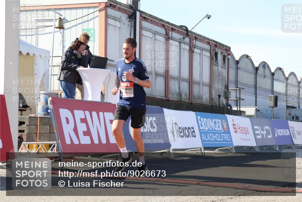 03.10.2025 - Köhlbrandbrückenlauf Luisa Fischer http://msf.ph/oto/9026673 03.10.2025 12:55:34 Ziel 4089, 4104, 4233, 6091 meine-sportfotos.de