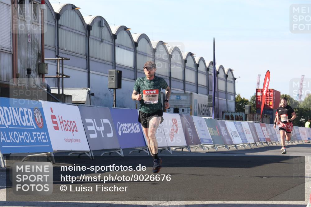 03.10.2025 - Köhlbrandbrückenlauf Luisa Fischer http://msf.ph/oto/9026676 03.10.2025 12:55:39 Ziel 4001, 4089, 4104, 4233, 4594, 6091, 6100, 6762 meine-sportfotos.de